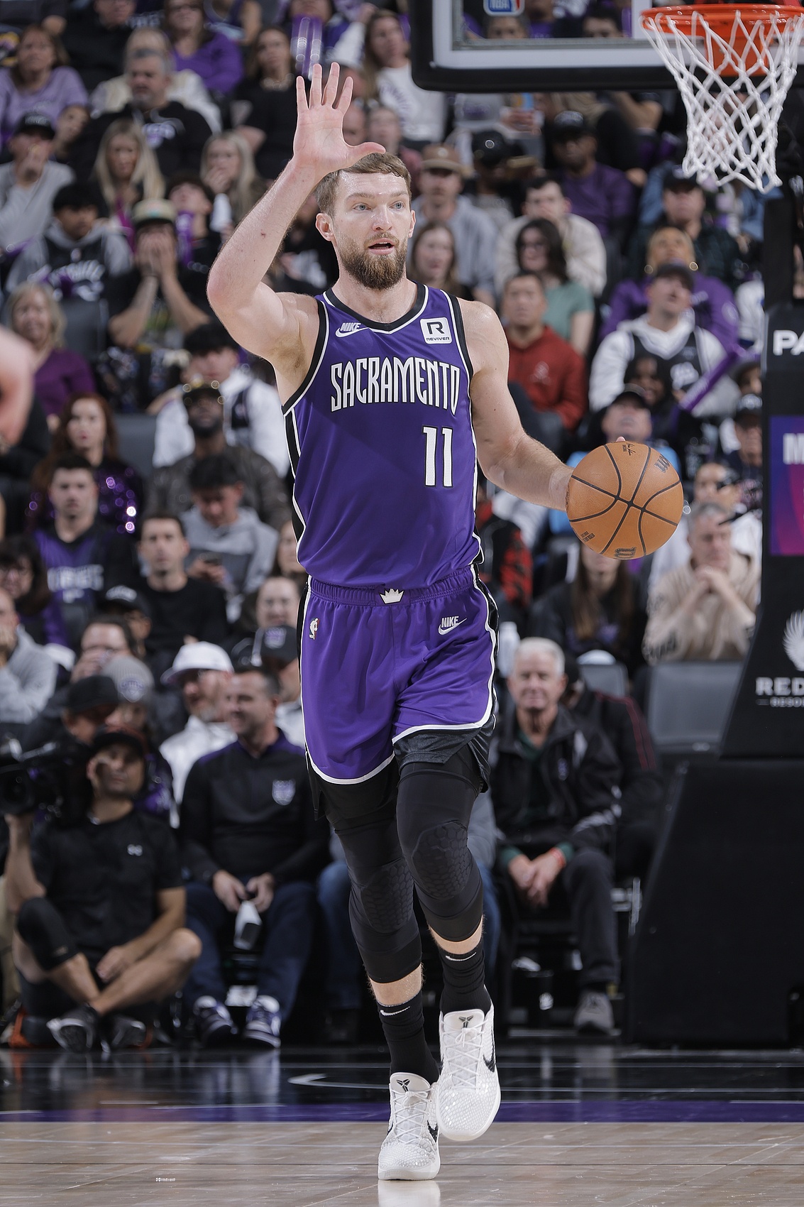 小萨:我的技术比我爸差得远 老萨:不喜欢这种说法 只是球风不同